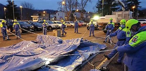 Volontari della Protezione civile al lavoro